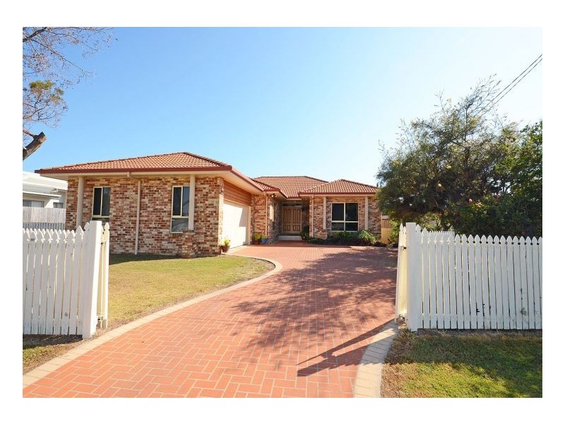 146 Truro Street, Urangan QLD 4655