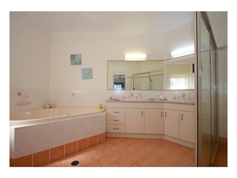 146 Truro Street, Urangan QLD 4655