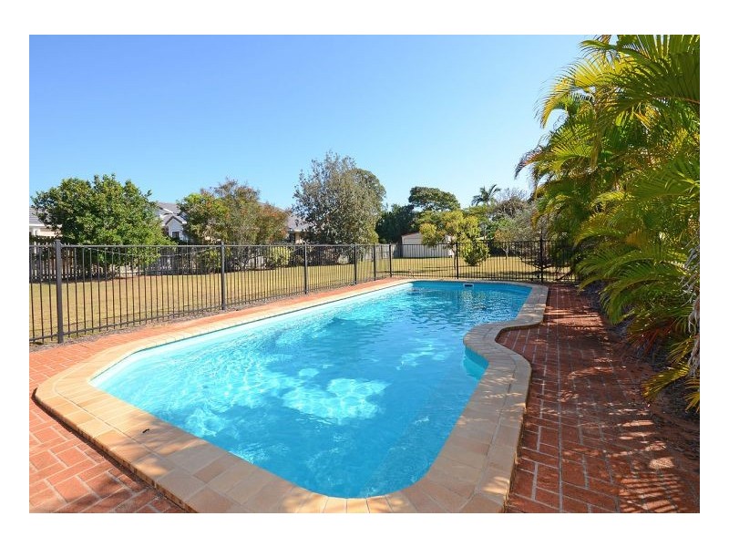 146 Truro Street, Urangan QLD 4655