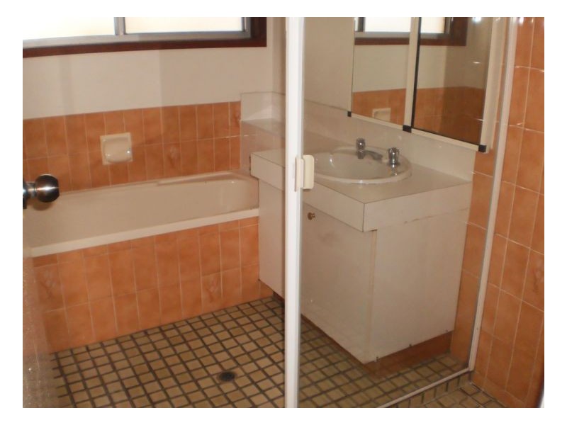 74 Limpus Street, Urangan QLD 4655