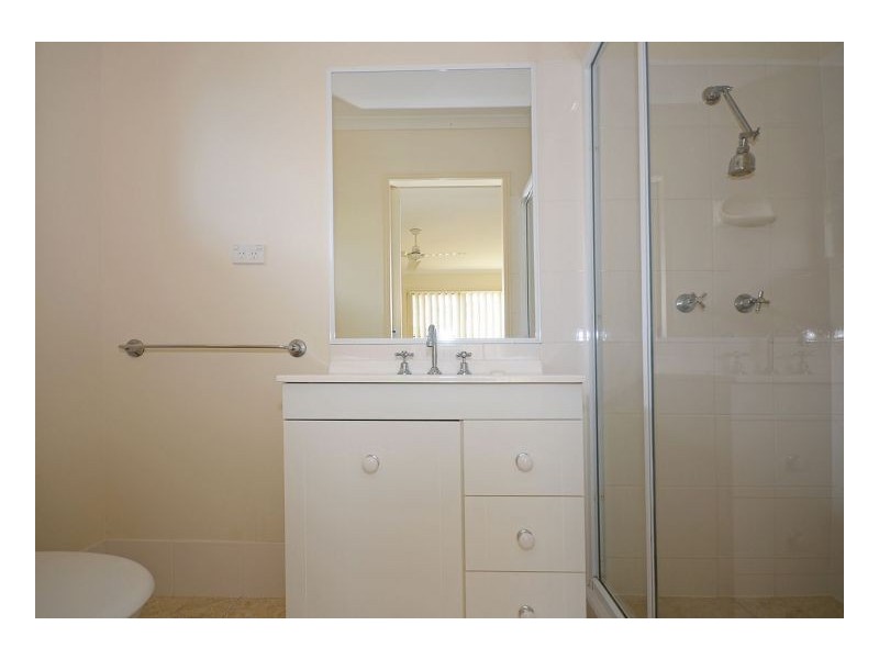 10 Pharlap Court, Point Vernon QLD 4655