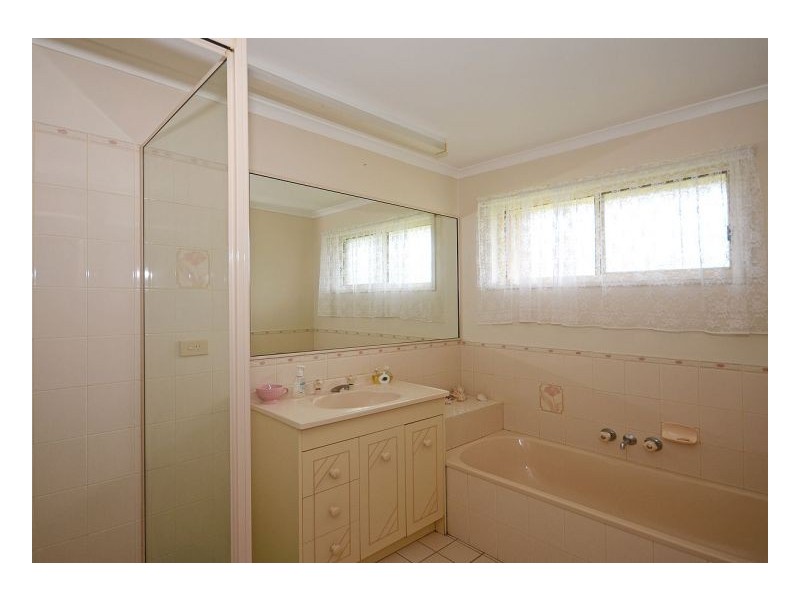 6 Carrie Court, Torquay QLD 4655