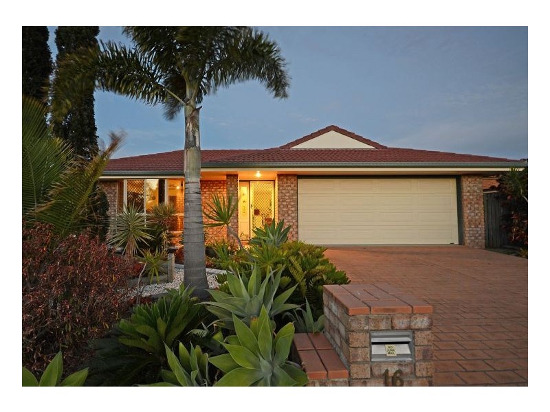 16 Kirton Road, Point Vernon QLD 4655