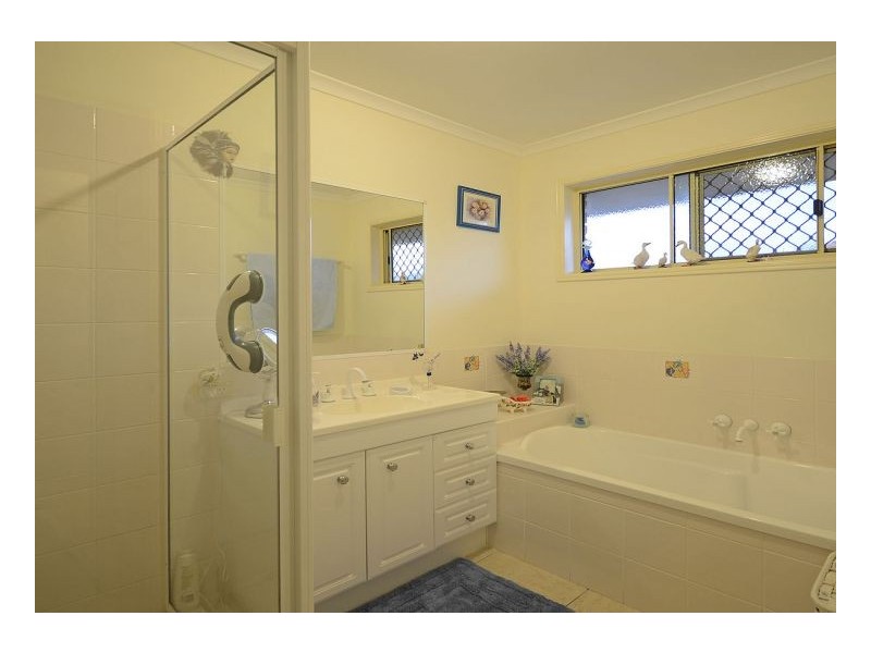 16 Kirton Road, Point Vernon QLD 4655