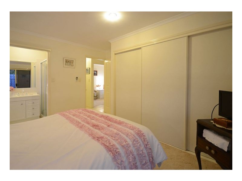 16 Kirton Road, Point Vernon QLD 4655