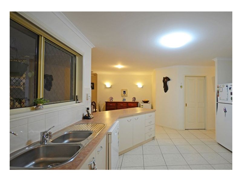 16 Kirton Road, Point Vernon QLD 4655