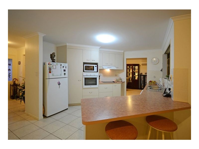 16 Kirton Road, Point Vernon QLD 4655