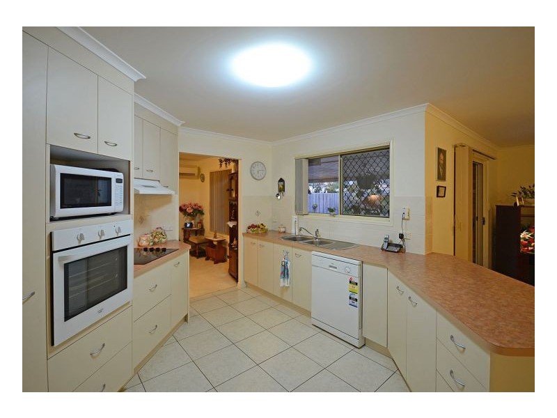 16 Kirton Road, Point Vernon QLD 4655