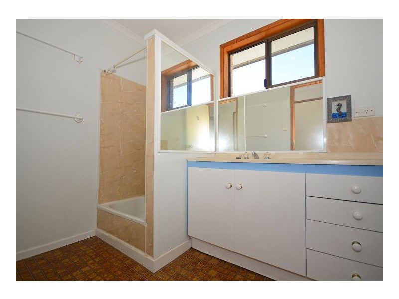 597 Boat Harbour Drive, Urangan QLD 4655