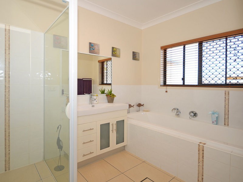 16 Amstal Avenue, Wondunna QLD 4655