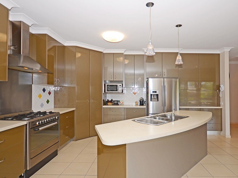 16 Amstal Avenue, Wondunna QLD 4655