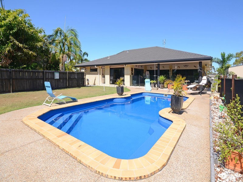 16 Amstal Avenue, Wondunna QLD 4655