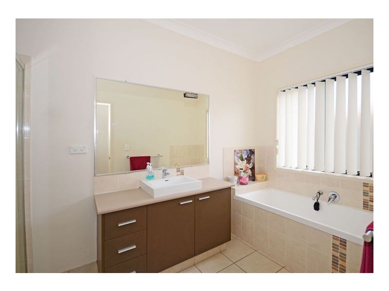 39 Earl St Vincent Circuit, Eli Waters QLD 4655