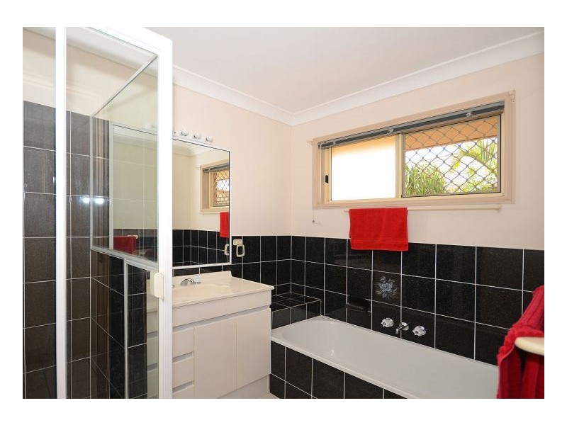 4 Elm Court, Kawungan QLD 4655