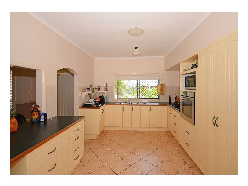 813 Boat Harbour Drive, Urangan QLD 4655