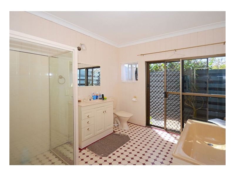 813 Boat Harbour Drive, Urangan QLD 4655