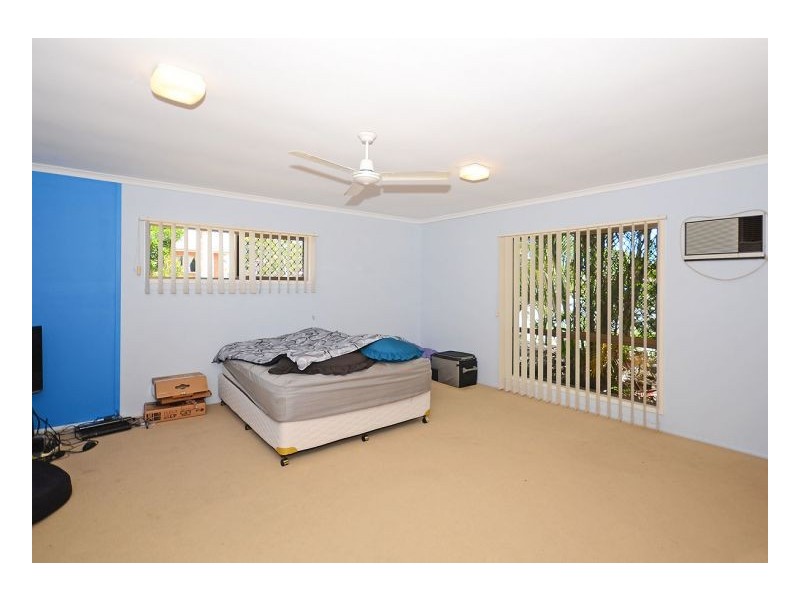 813 Boat Harbour Drive, Urangan QLD 4655