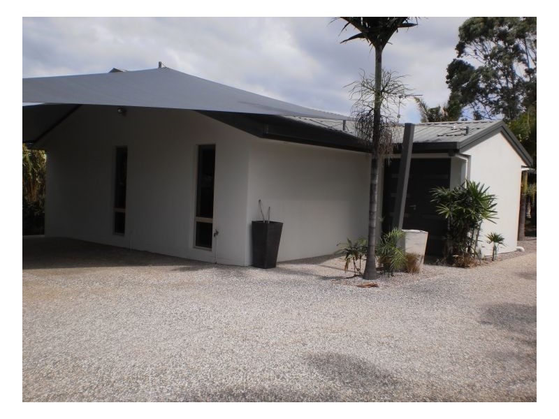 679 Boat Harbour Drive, Urangan QLD 4655