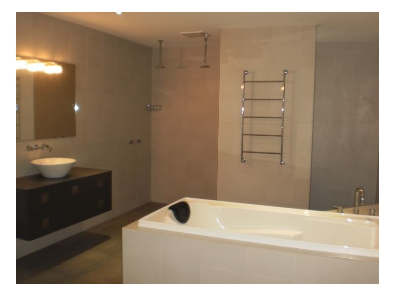 679 Boat Harbour Drive, Urangan QLD 4655