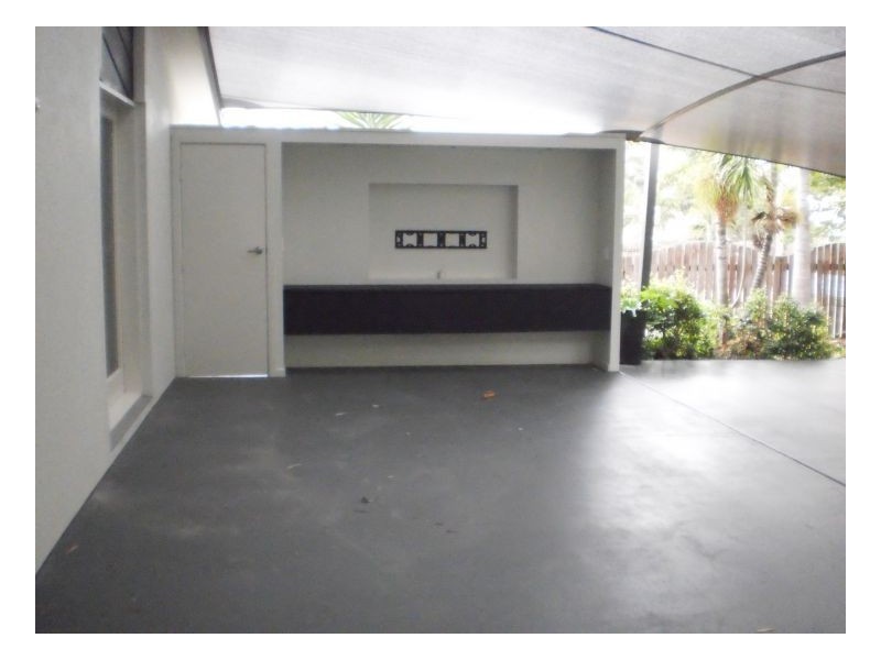 679 Boat Harbour Drive, Urangan QLD 4655