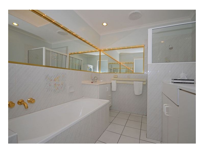 60/1 Ibis Boulevard, Eli Waters QLD 4655