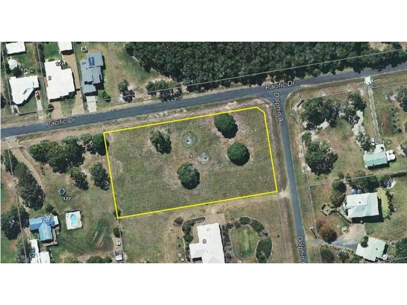 1 Dolphin Avenue, Booral QLD 4655