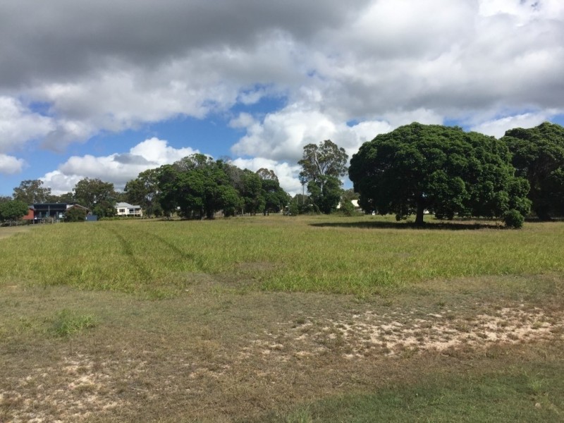 1 Dolphin Avenue, Booral QLD 4655