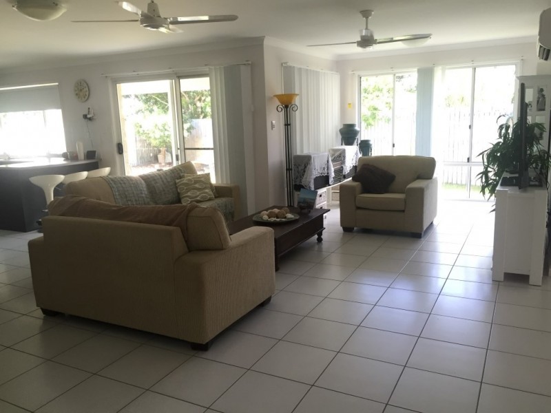 2/11 Beach Walk Court, Toogoom QLD 4655