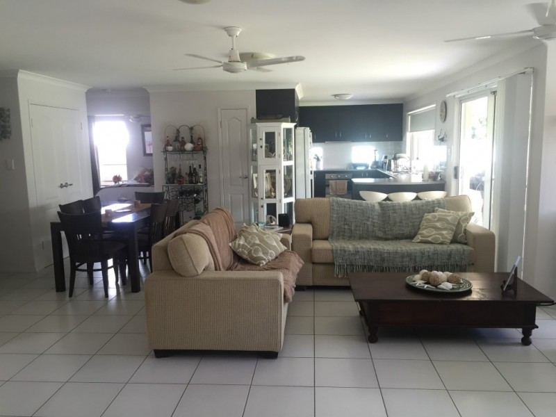 2/11 Beach Walk Court, Toogoom QLD 4655
