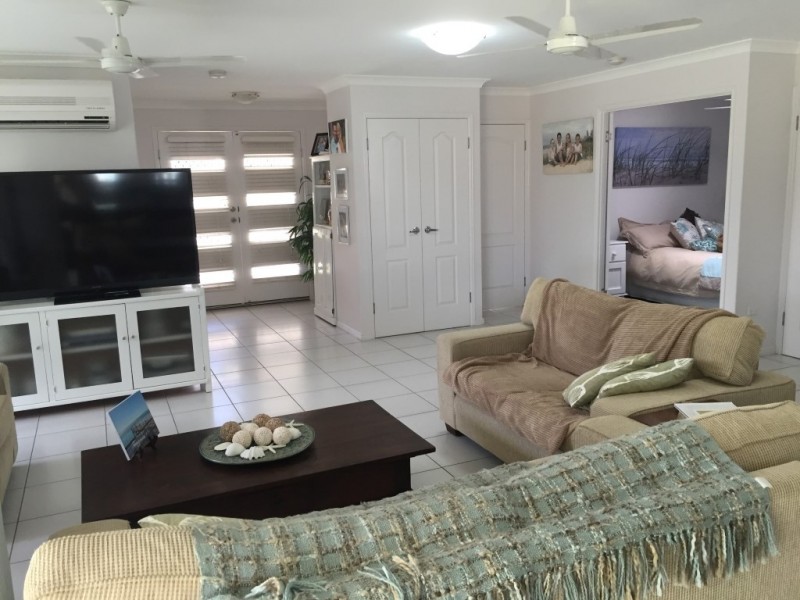 2/11 Beach Walk Court, Toogoom QLD 4655