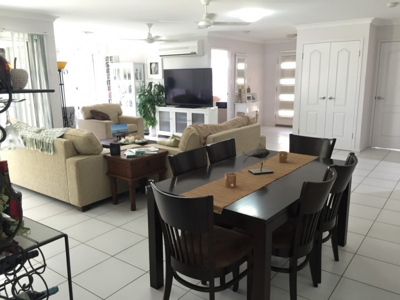 2/11 Beach Walk Court, Toogoom QLD 4655