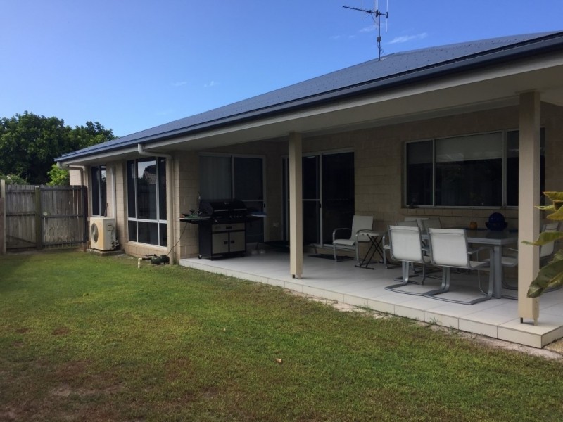 2/11 Beach Walk Court, Toogoom QLD 4655
