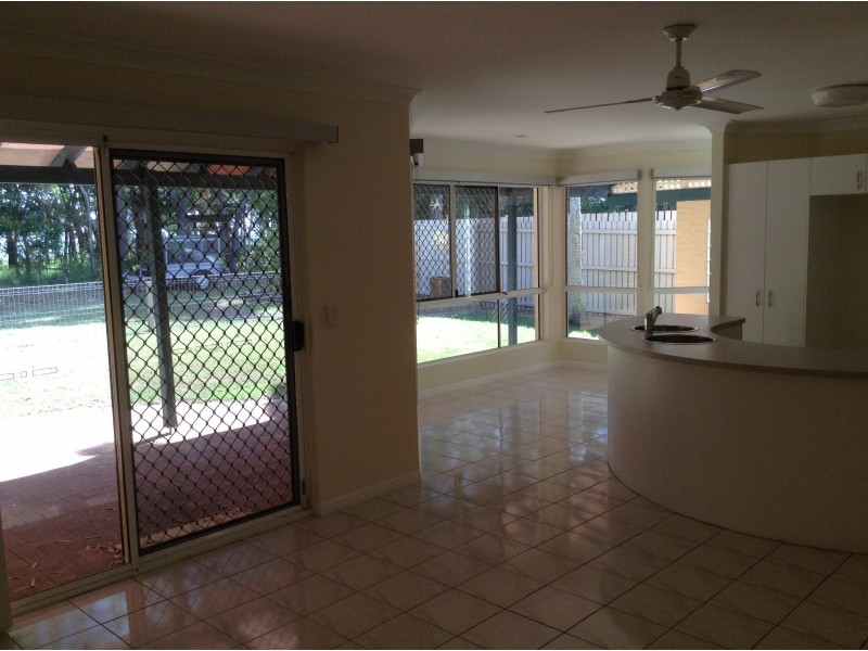 120 Kingfisher Parade, Toogoom QLD 4655