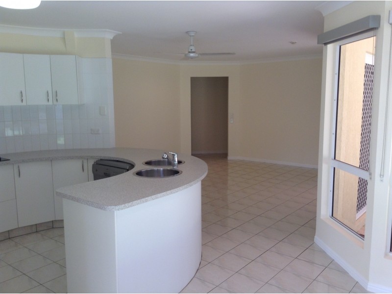 120 Kingfisher Parade, Toogoom QLD 4655