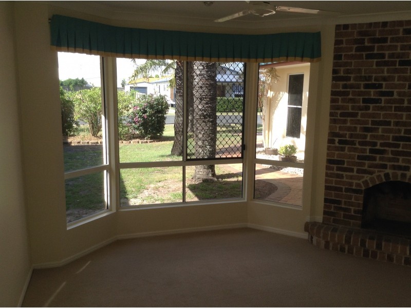 120 Kingfisher Parade, Toogoom QLD 4655