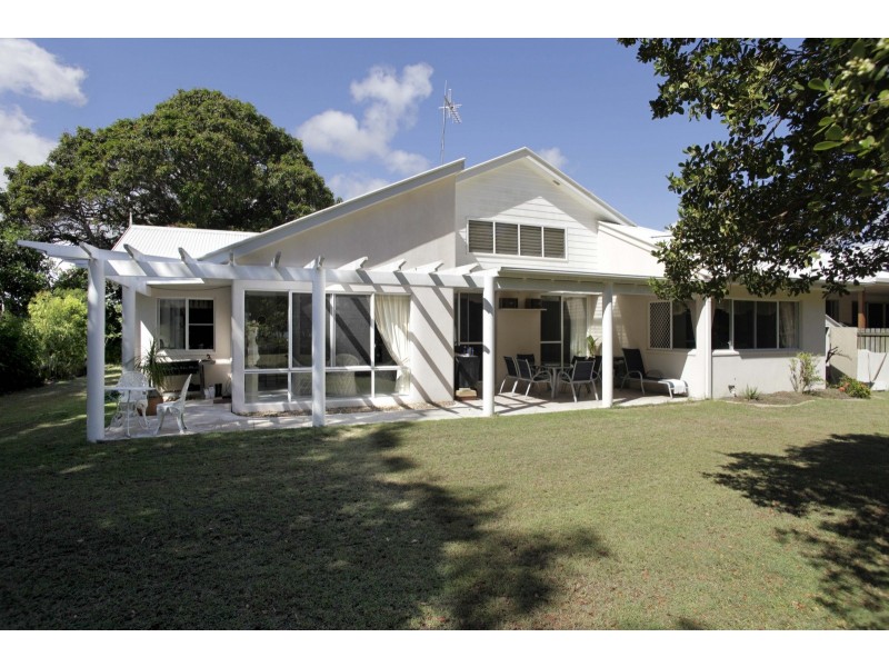 174 Kingfisher Parade, Toogoom QLD 4655