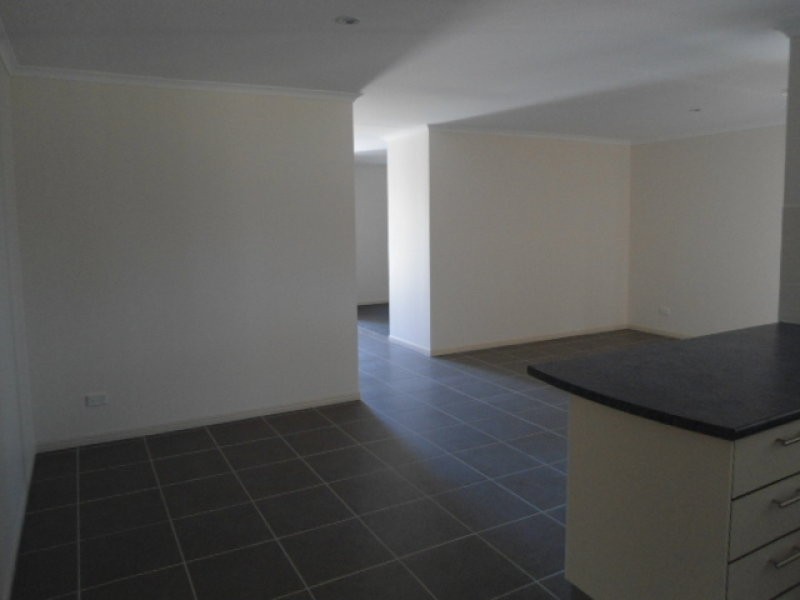 8 Sunny Way, Toogoom QLD 4655