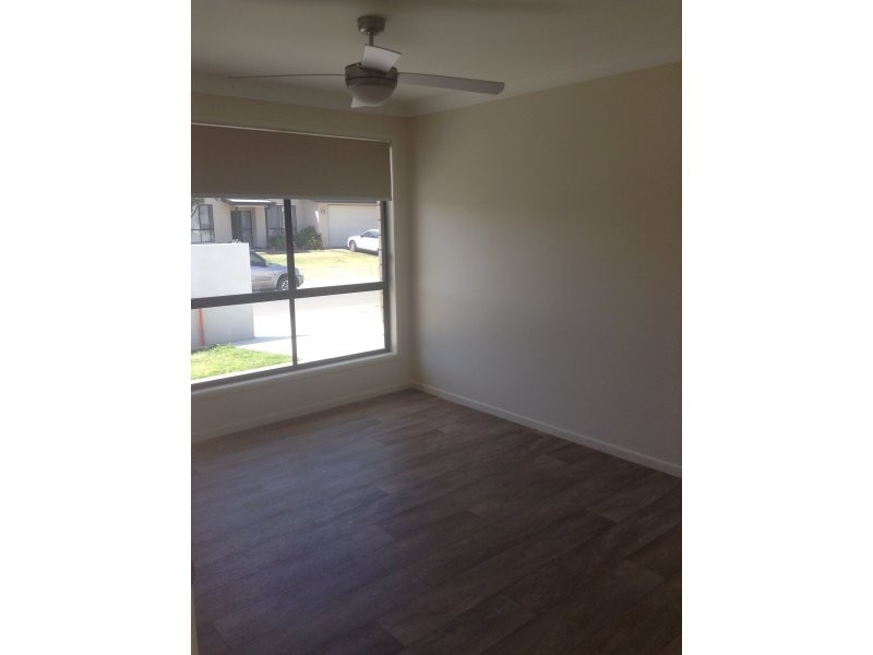 2/58 Fraser Waters Parade, Toogoom QLD 4655