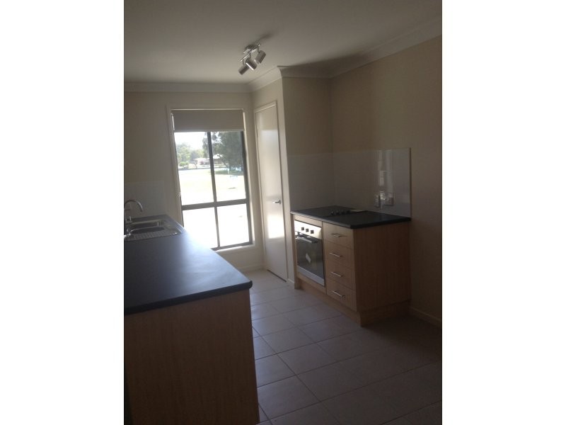 2/58 Fraser Waters Parade, Toogoom QLD 4655