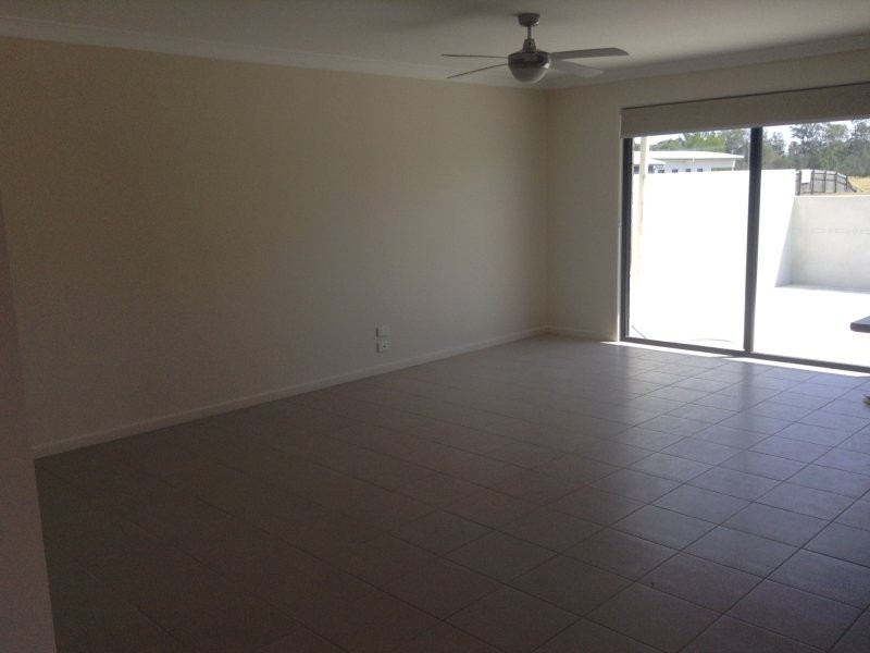 2/58 Fraser Waters Parade, Toogoom QLD 4655