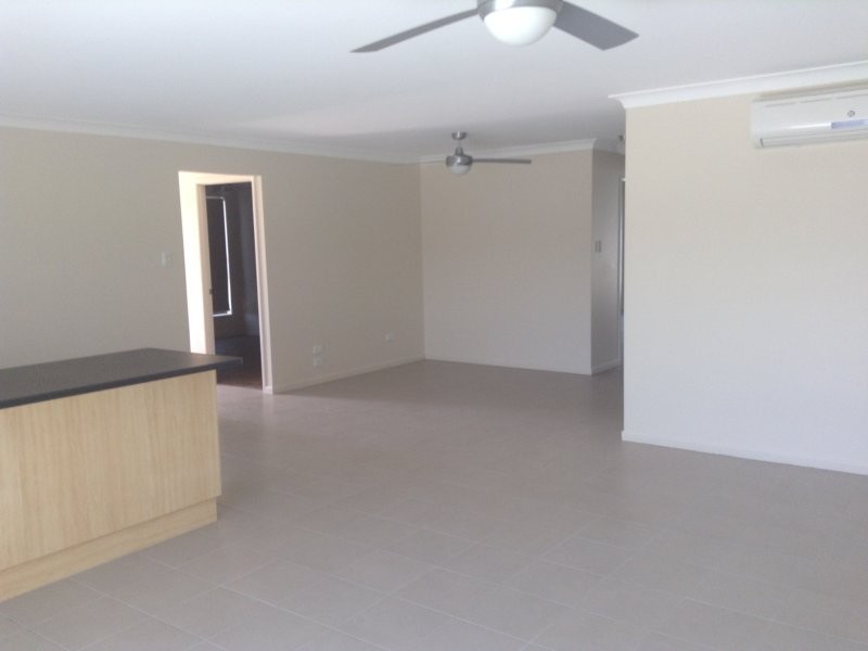 2/58 Fraser Waters Parade, Toogoom QLD 4655