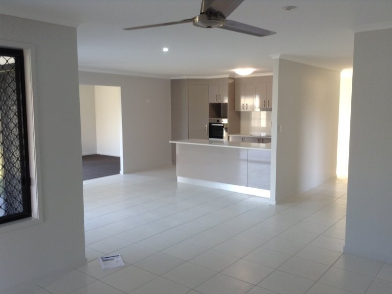 10 Silverleaf Terrace, Toogoom QLD 4655