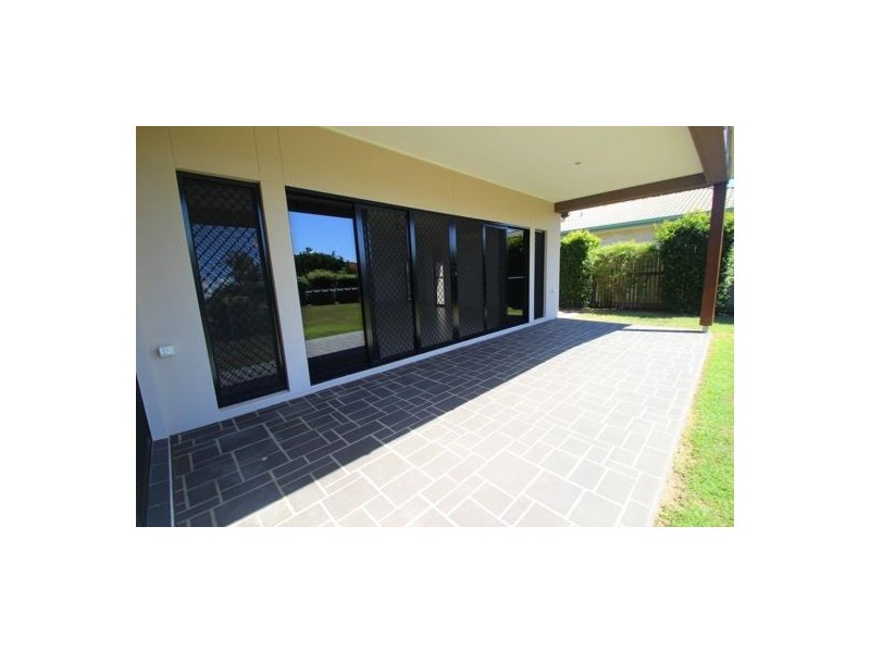 5 Seaside Circuit, Toogoom QLD 4655