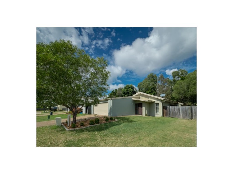 24 Wave Court, Toogoom QLD 4655