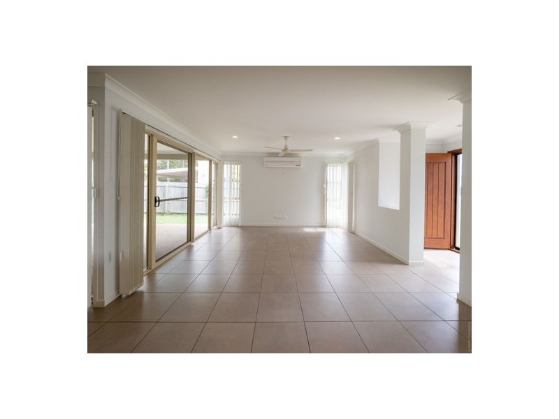 24 Wave Court, Toogoom QLD 4655