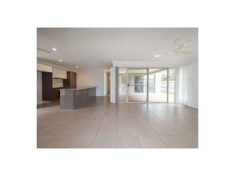 24 Wave Court, Toogoom QLD 4655