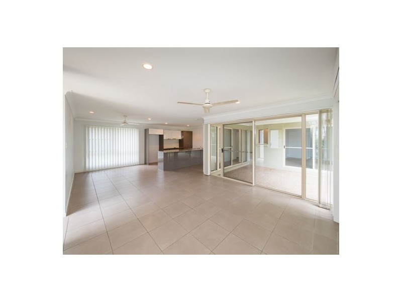 24 Wave Court, Toogoom QLD 4655