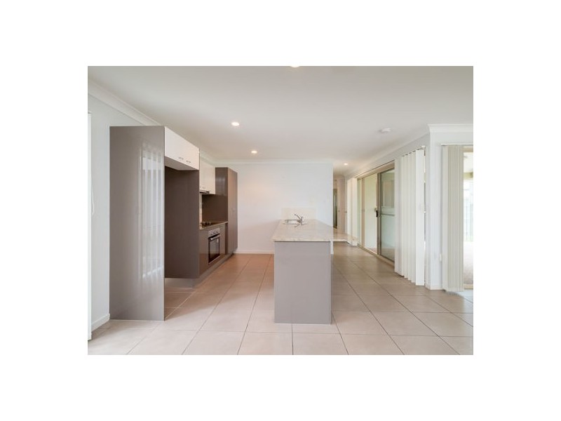 24 Wave Court, Toogoom QLD 4655