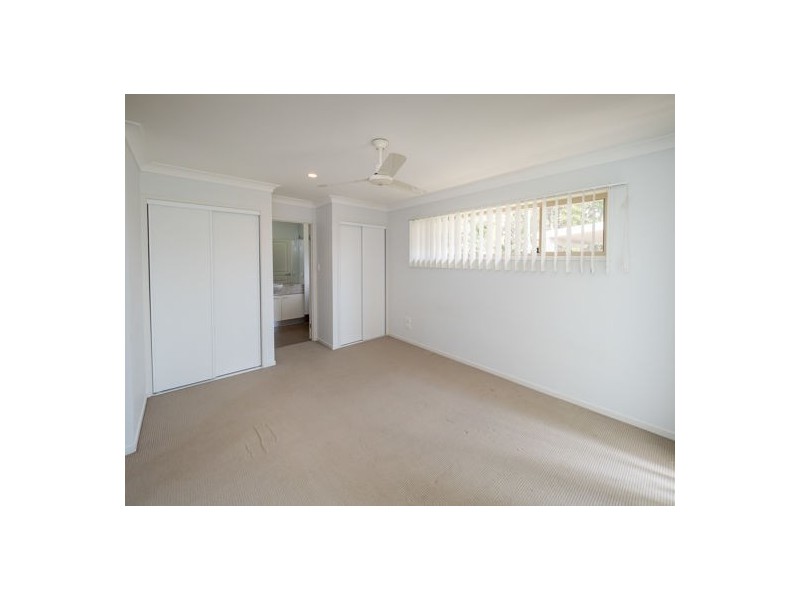 24 Wave Court, Toogoom QLD 4655