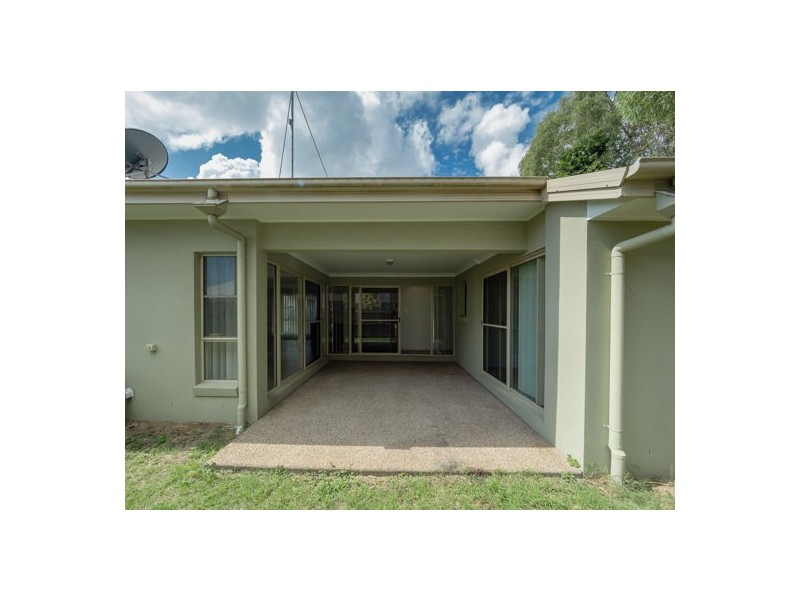 24 Wave Court, Toogoom QLD 4655